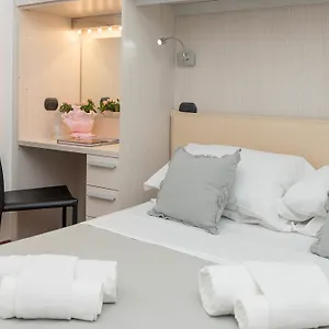 andenis-luxury-house.it-romehotels.com/
